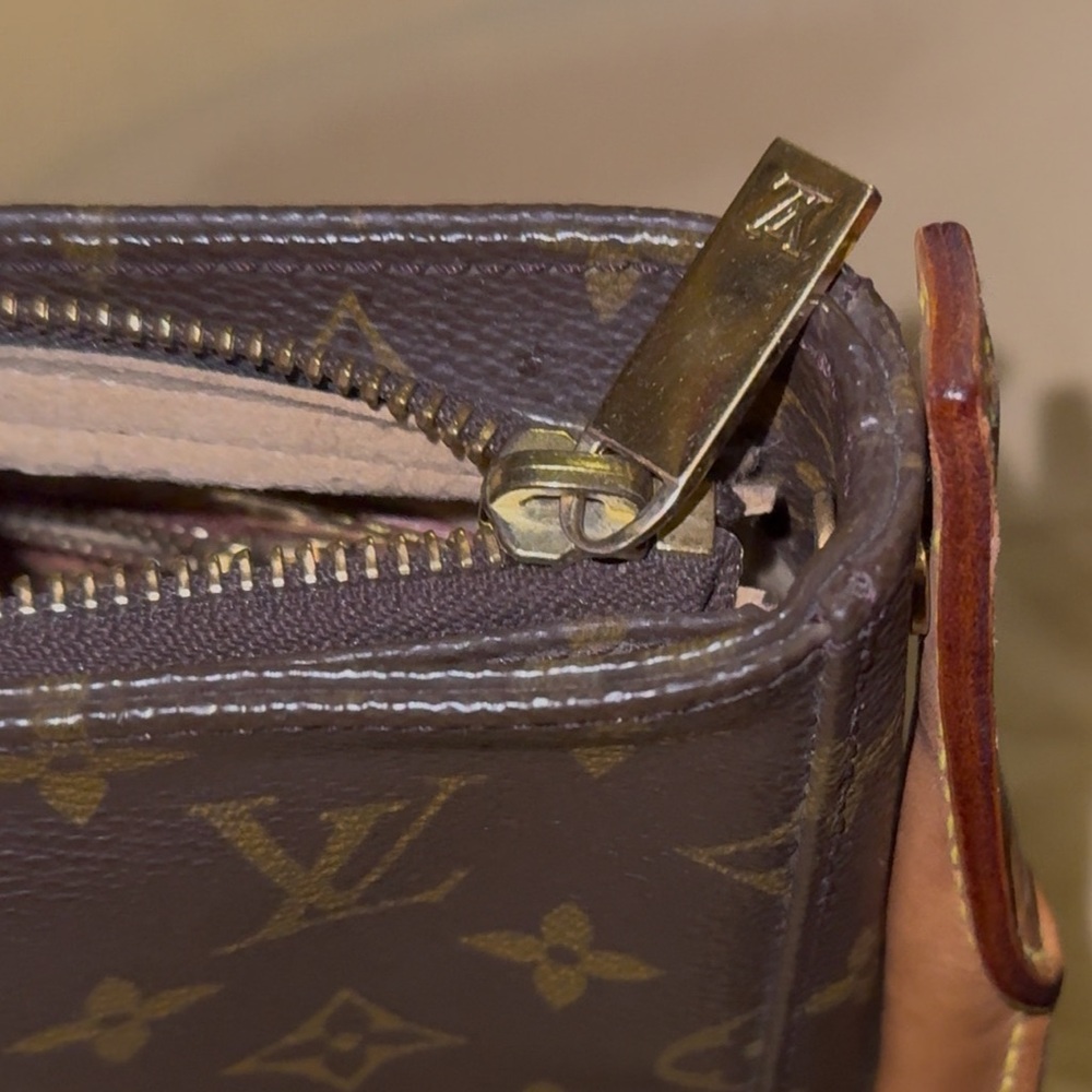 SOLD
LOUIS VUITTON Authentic Monogram Canvas Looping MM Shoulder Bag - Picture 6 of 13